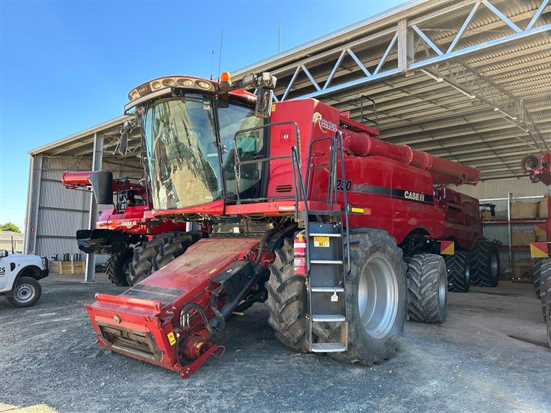 Photo 2. Case IH 9230 combine harvester