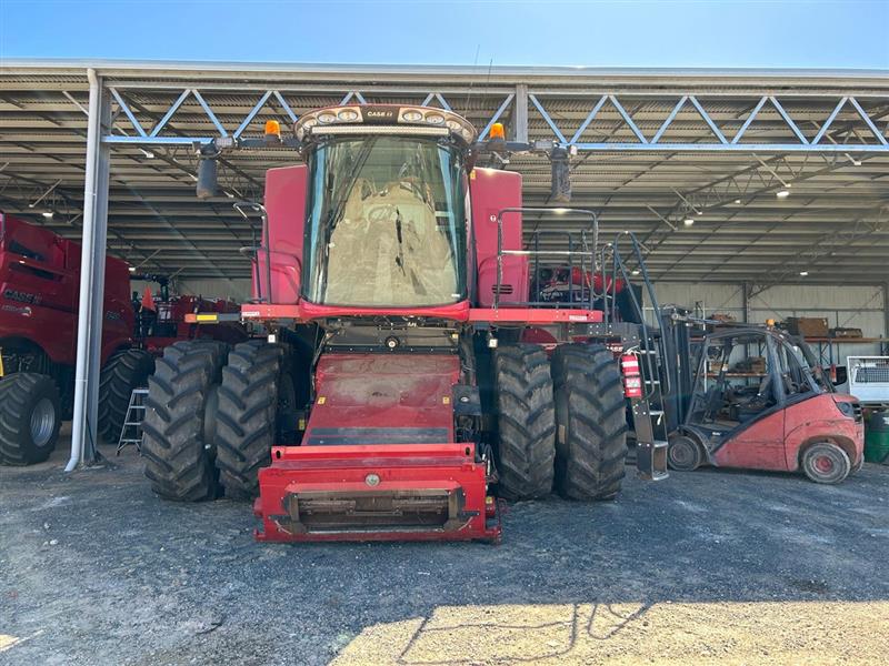 Photo 3. Case IH 9230 combine harvester