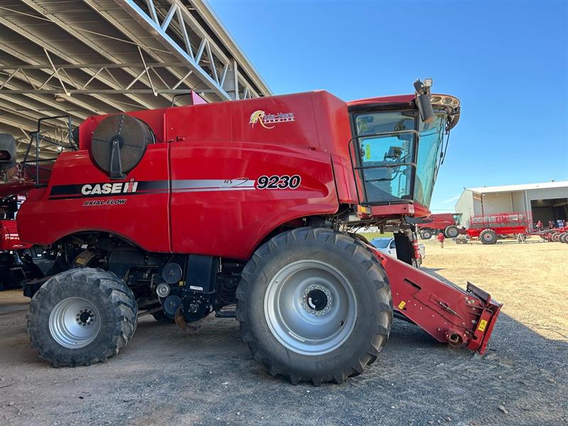 Photo 4. Case IH 9230 combine harvester