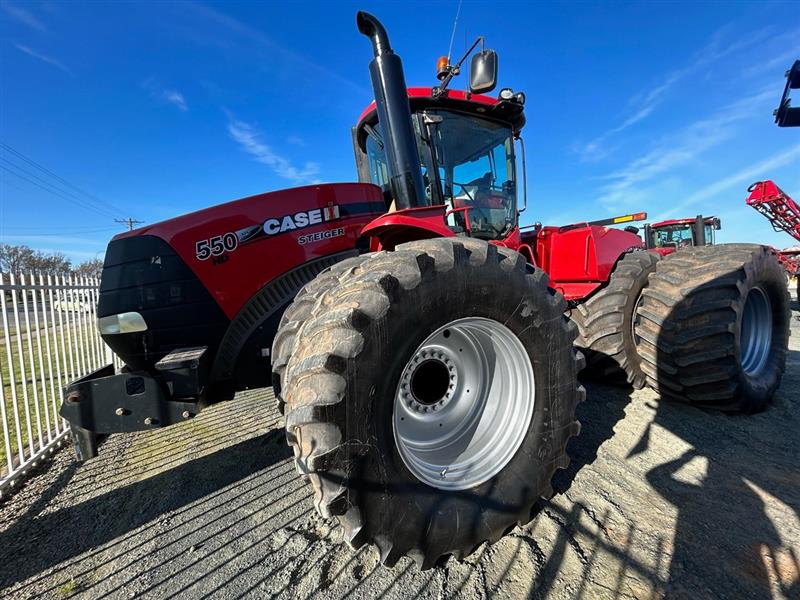 Photo 2. Case IH Steiger 550 tractor