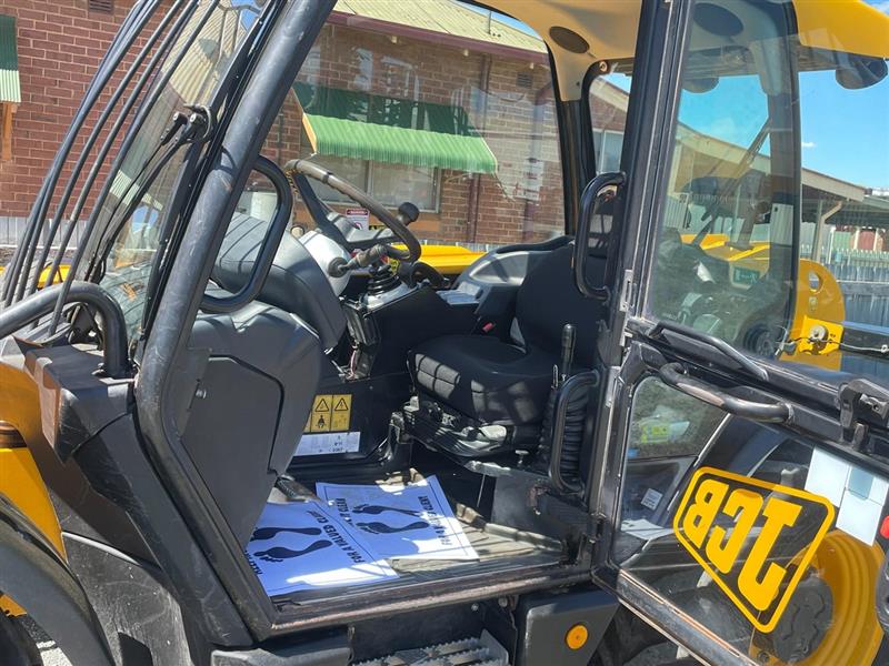 Photo 5. JCB 531-70 Agri super telelhandler