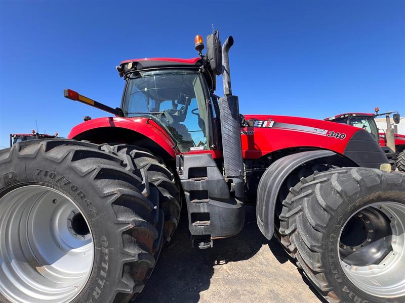 Photo 5. Case IH Magnum 340 tractor