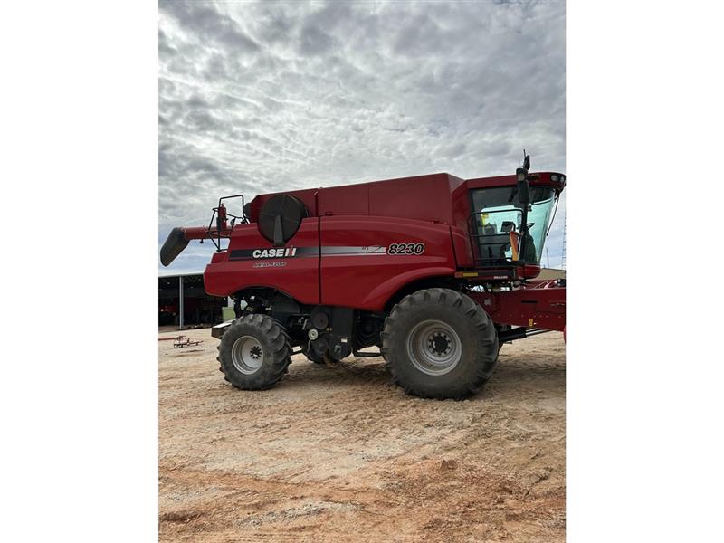 Photo 5. Case IH 8230 combine harvester