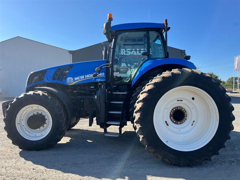 Photo 3. New Holland T8.360 tractor