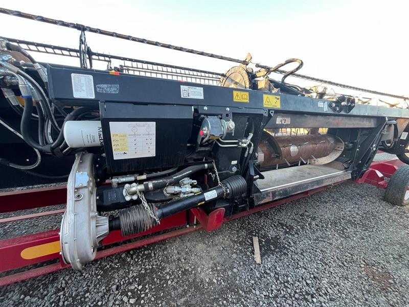 Photo 4. MacDon D145 harvester front