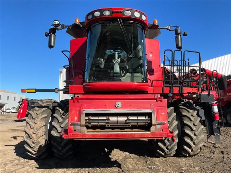 Photo 2. Case IH 8230 combine harvester