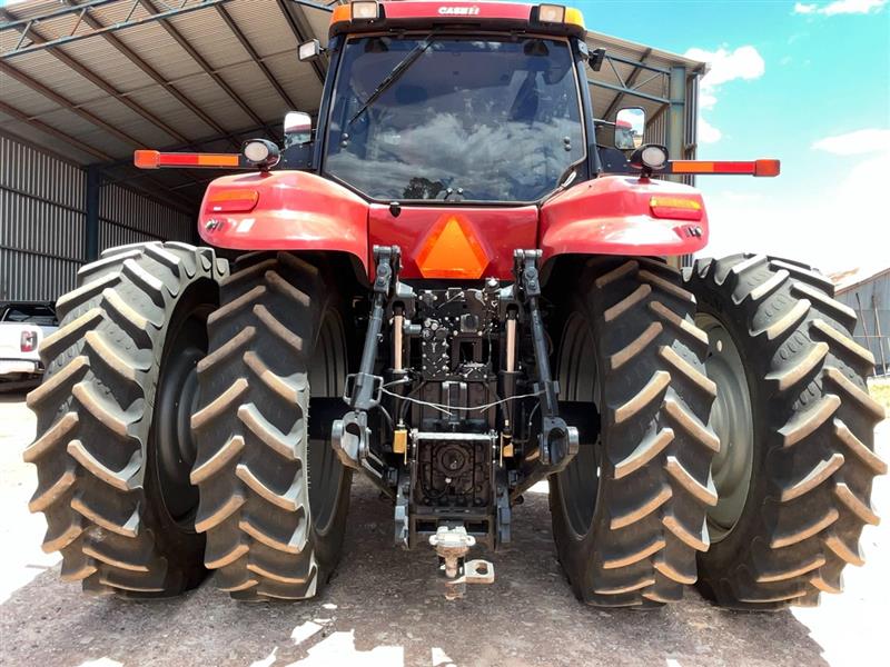 Photo 3. Case IH Magnum 260 tractor