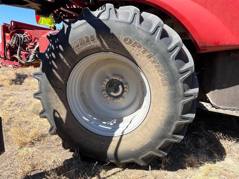 Photo 4. Case IH 7250 combine harvester