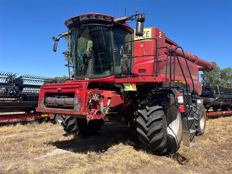 Photo 5. Case IH 7250 combine harvester