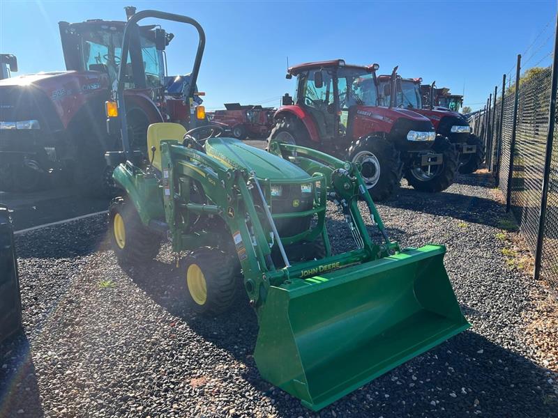 Photo 2. John Deere 1023E tractor