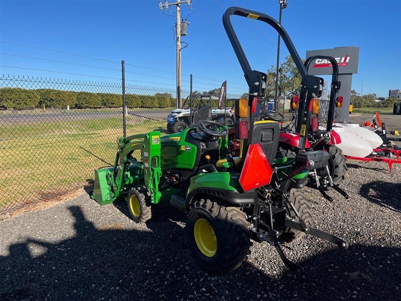 Photo 4. John Deere 1023E tractor