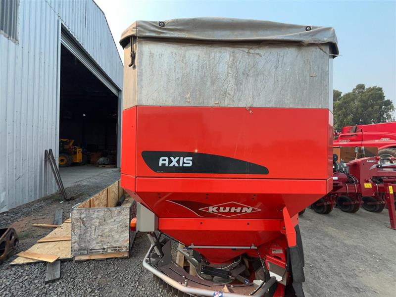 Photo 3. Kuhn Axis 50.1W spreader