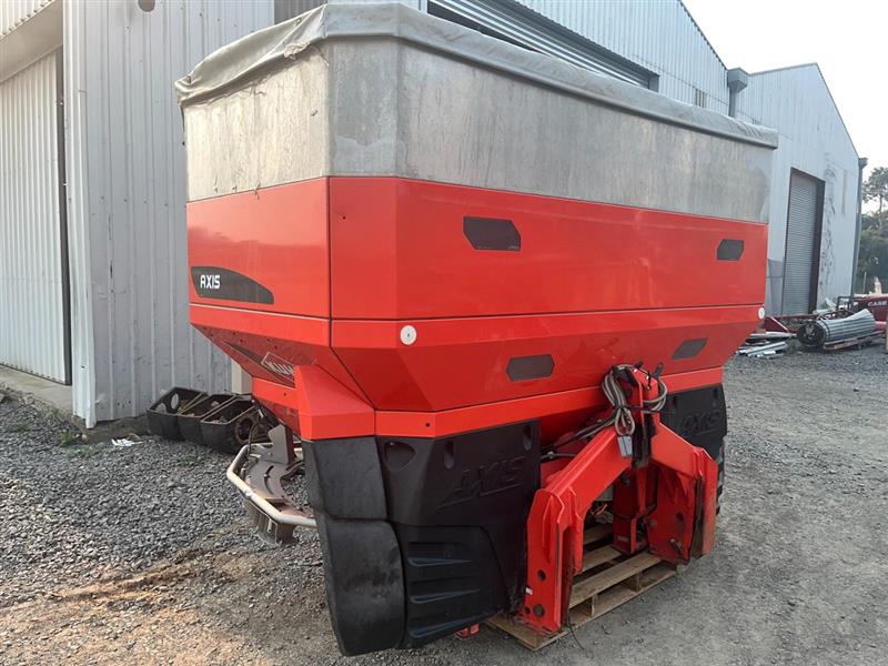 Photo 4. Kuhn Axis 50.1W spreader