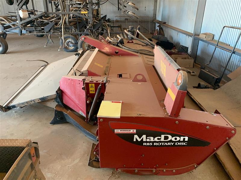 Photo 2. Macdon R85 mower conditioner