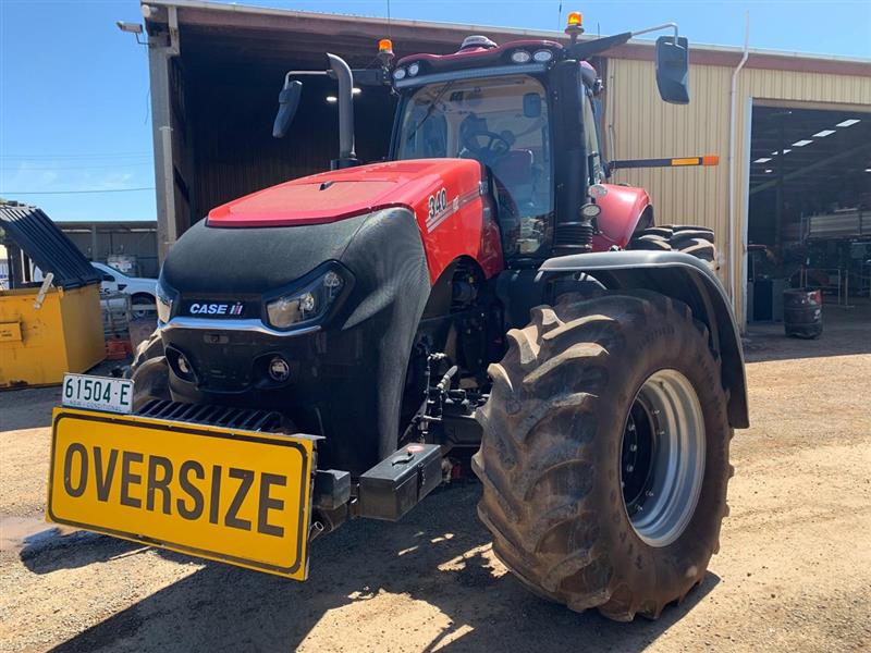 Photo 3. Case IH Magnum 340 tractor