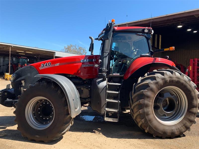 Photo 4. Case IH Magnum 340 tractor