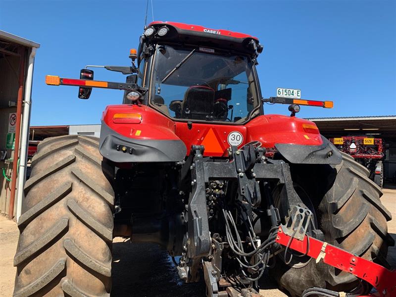 Photo 5. Case IH Magnum 340 tractor