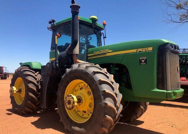 Photo 2. John Deere 9420 4WD tractor