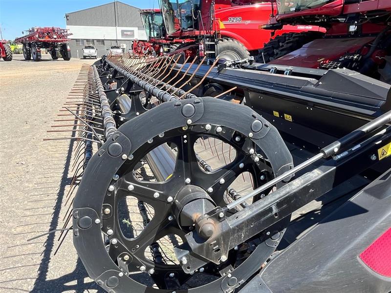 Photo 4. Macdon D125 harvester front