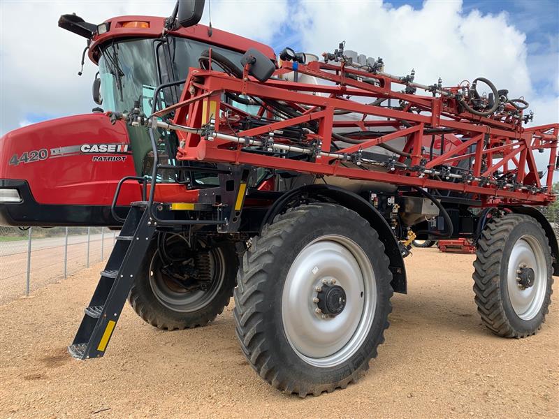 Case Ih 4420 Patriot Self Propelled Sprayer Sprayers And Equipment Case