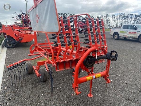 Photo 3. Kuhn GA 4121 rake