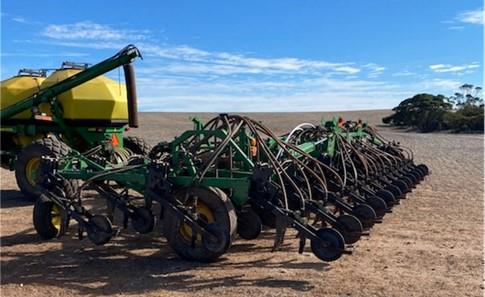 Photo 2. John Deere 1870 Conserva Pak Contour Drill 40ft & 1910 Air Cart