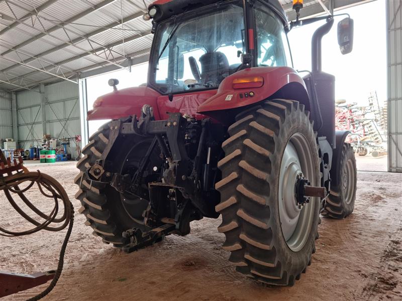 Photo 3. Case IH Magnum 220 CVT Tractor