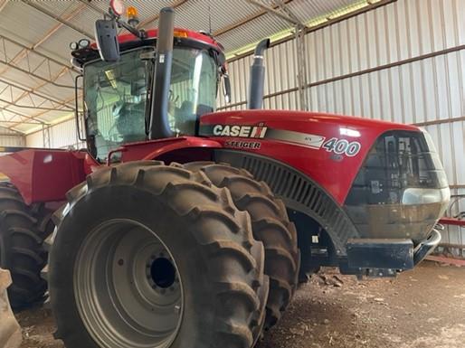 Photo 1. Case IH Steiger 400 Tractor