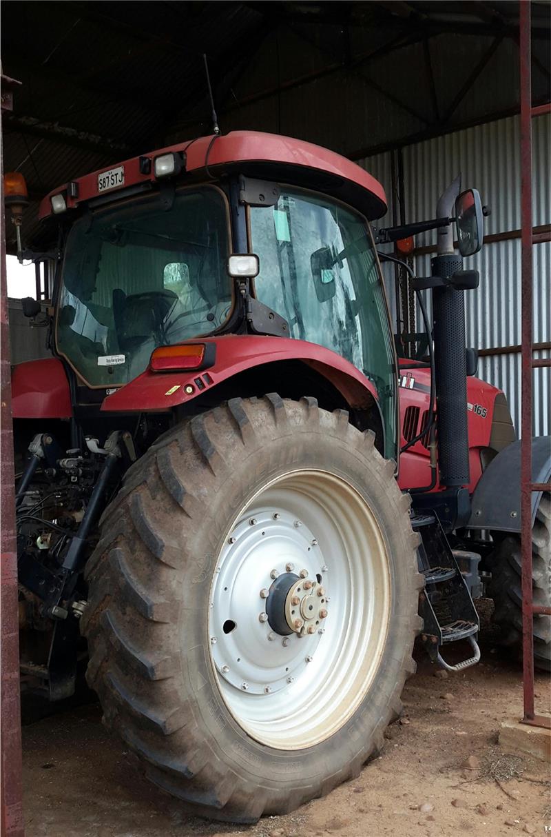 Photo 4. Case IH Puma 165 Tractor