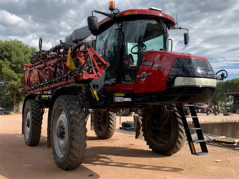 Photo 5. Case IH 4430 Patriot Self Propelled Sprayer