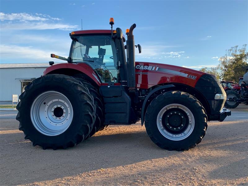 Photo 3. Case IH Magnum 315 Tractor