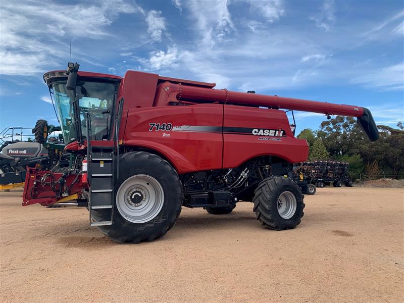Case IH 7140 Axial Flow Combine