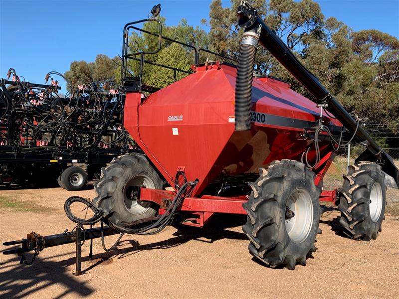 Photo 5. Case IH 2300 Concord Air Cart
