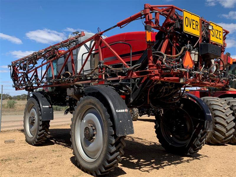 Photo 4. Case IH 4430 Patriot Self Propelled Sprayer