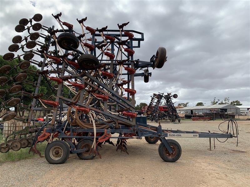 Photo 3. Flexi-Coil 820 40ft Bar