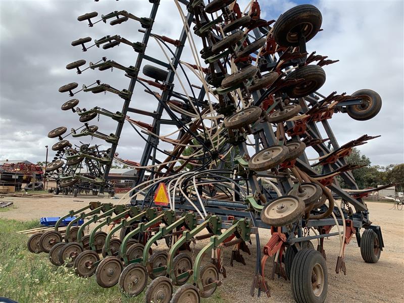 Photo 4. Flexi-Coil 820 40ft Bar