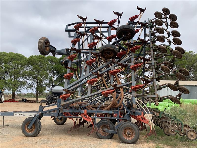 Photo 5. Flexi-Coil 820 40ft Bar