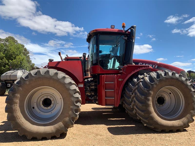 Photo 4. Case IH Steiger 400 Tractor