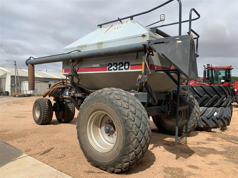 Photo 4. Flexi-Coil 2320 Air Cart