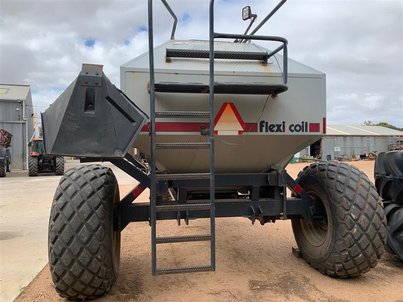 Photo 3. Flexi-Coil 2320 Air Cart