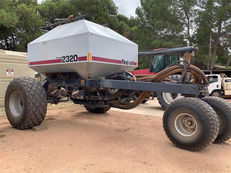 Photo 1. Flexi-Coil 2320 Air Cart