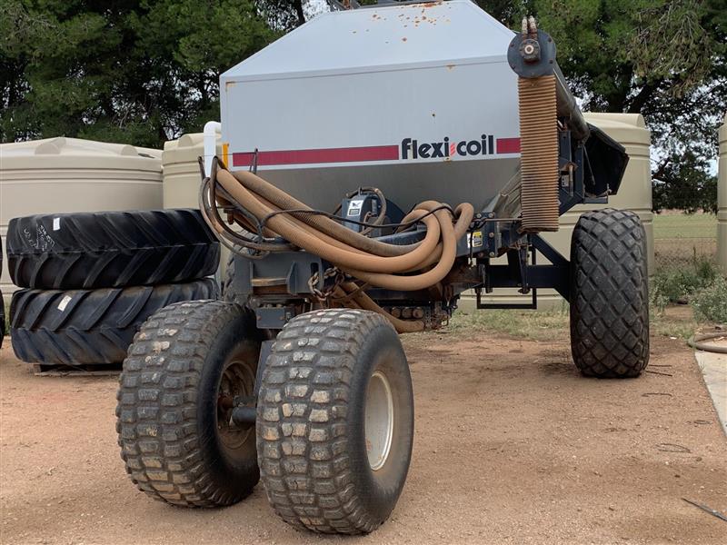 Photo 2. Flexi-Coil 2320 Air Cart