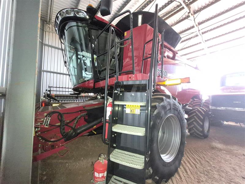 Case IH 7230 Axial Flow Combine & 2152 40ft Front