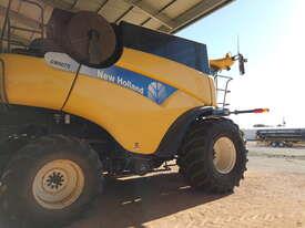 Photo 3. New Holland CR9070 combine harvester