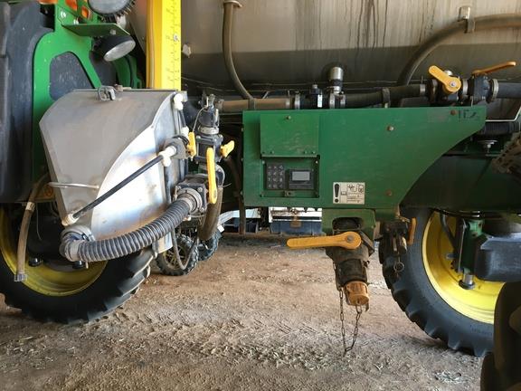 Photo 4. John Deere R4045 self propelled sprayer