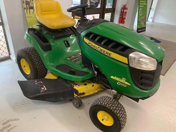 Photo 2. John Deere D110 ride on mower