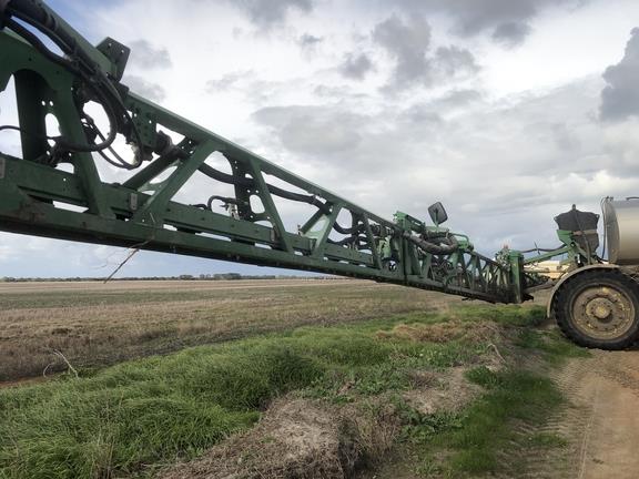 Photo 3. John Deere R4060 self propelled sprayer