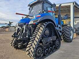Photo 3. New Holland T8.410 SmartTrax tracked tractor