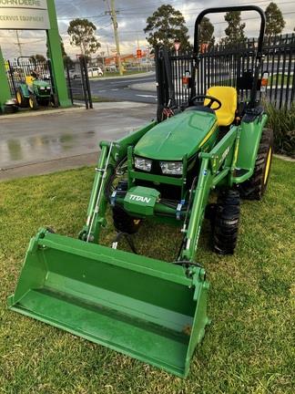 Photo 2. John Deere 3038E 2wd tractor