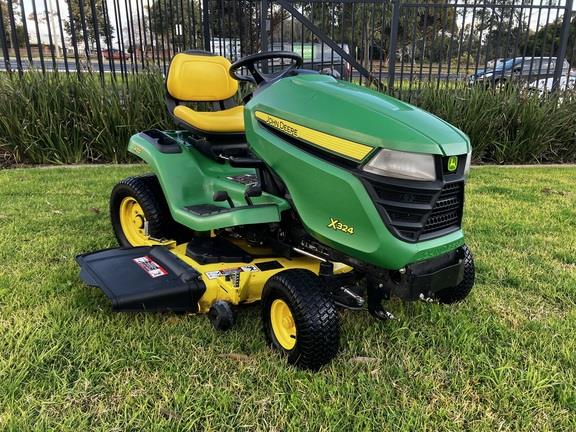 Photo 2. John Deere X324 ride on mower